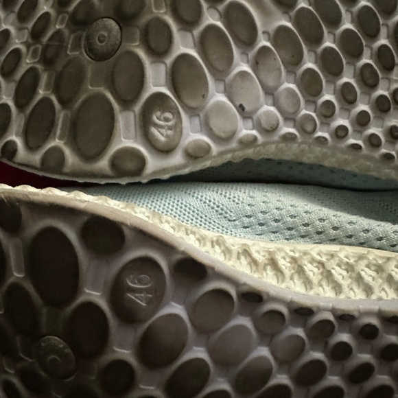 Mens runners in size 13 - Picture 9 of 13